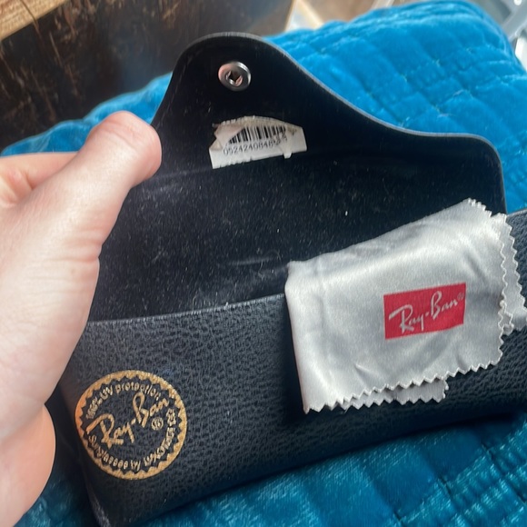Ray bans sun glasses case - Picture 2 of 2